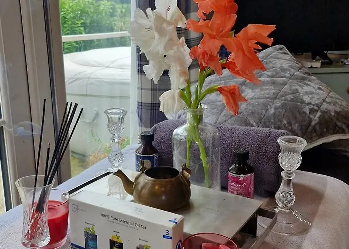 The Crossing Retreat, Barn, R95th5c *